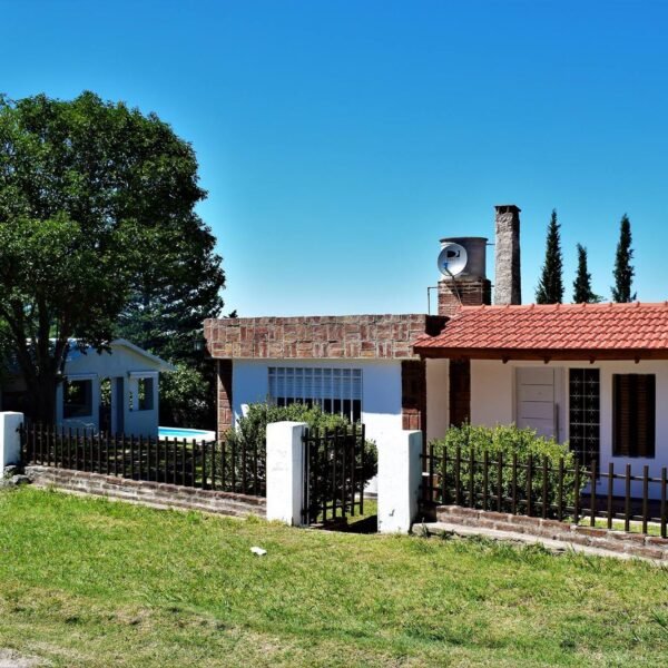 Vendo casa en Agua de Oro | calle Santiago del Estero